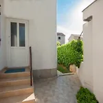 Petra * Brodarica