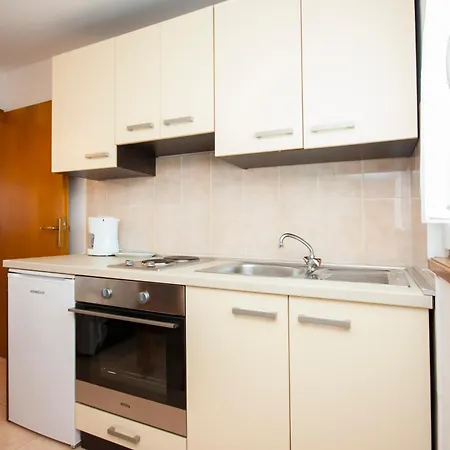 Petra Apartment *