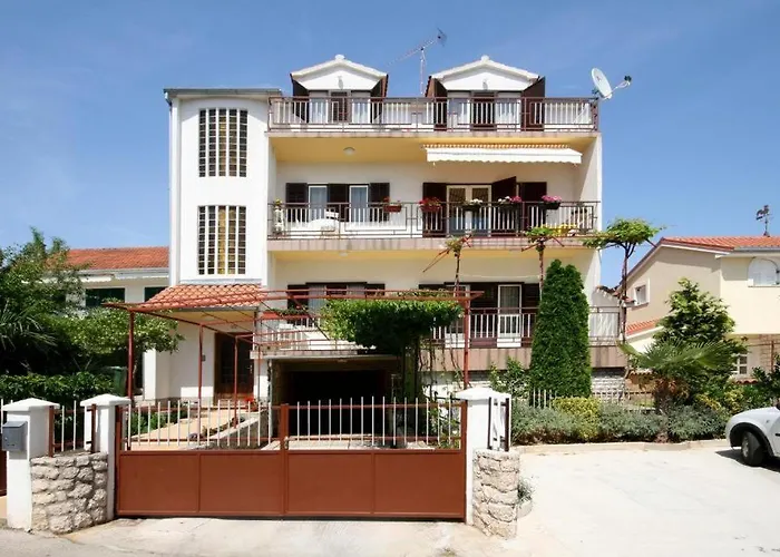 Apartment Petra Бродарица