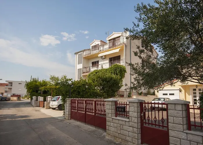 Apartment Petra * ברודאריצה